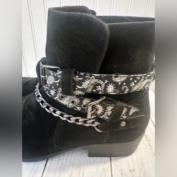 BoohooMan Men’s Size 9 Bandana Chelsea Cowboy Boots Chain Detail Black Suede - Picture 10 of 13